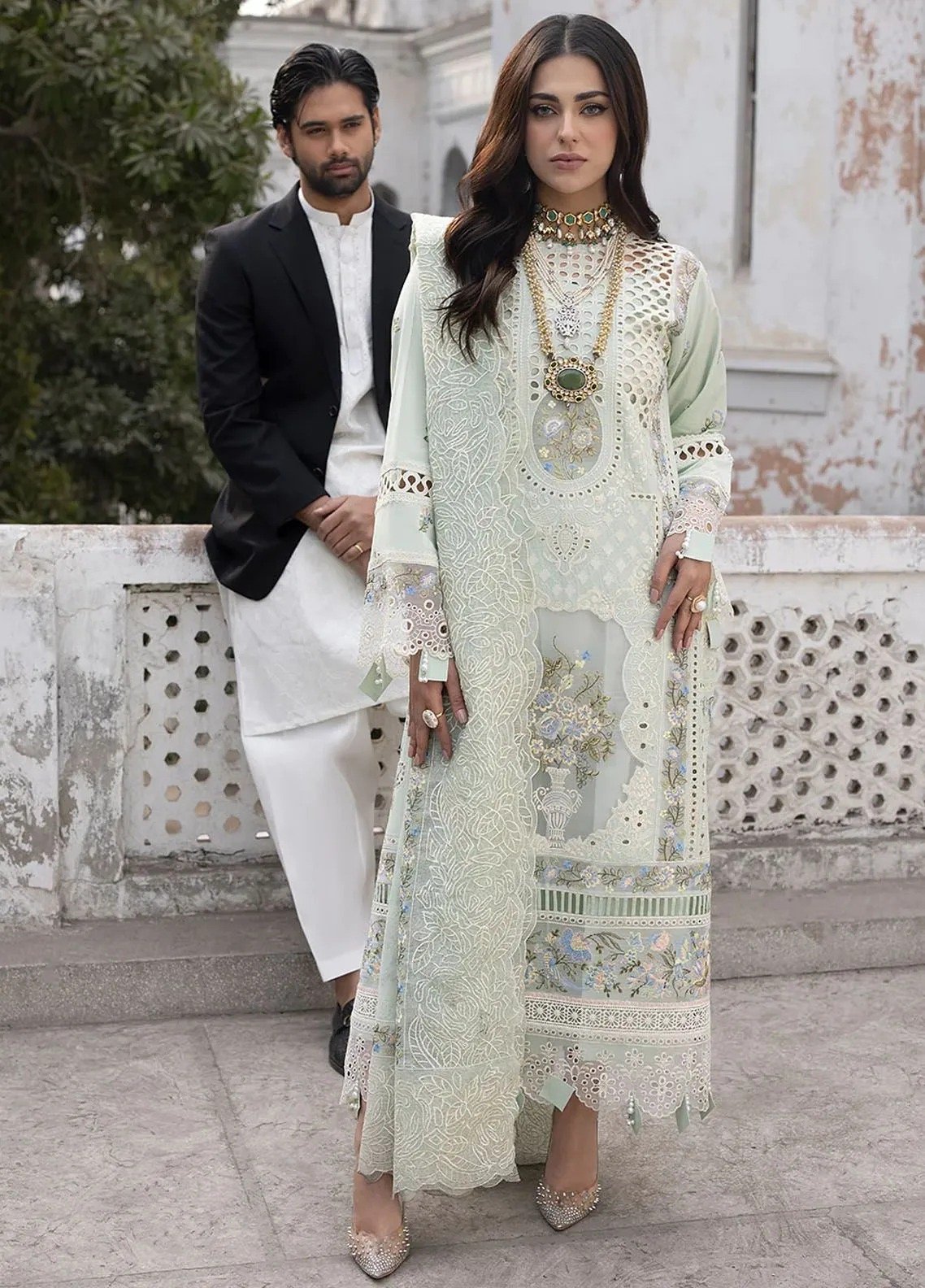 Dastaan by Mahnur – Luxury Dhanak 3PC Chikenkari Heavy Embroidered Suit