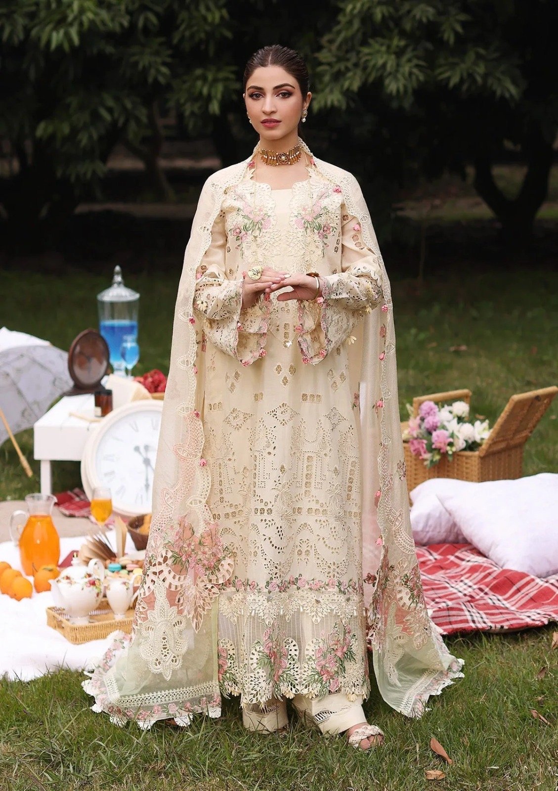 Zarnish – Luxury Dhanak 3PC Chikenkari Heavy Embroidered Suit